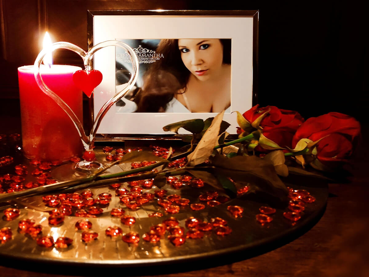 Ein weiterer Valentinstags-Altar mit Rosen und selbstgemachtem Glasherz